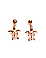 
              Gold honu shape earring
            